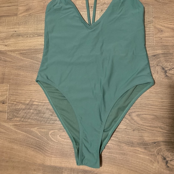 green bathing suit - Picture 5 of 5